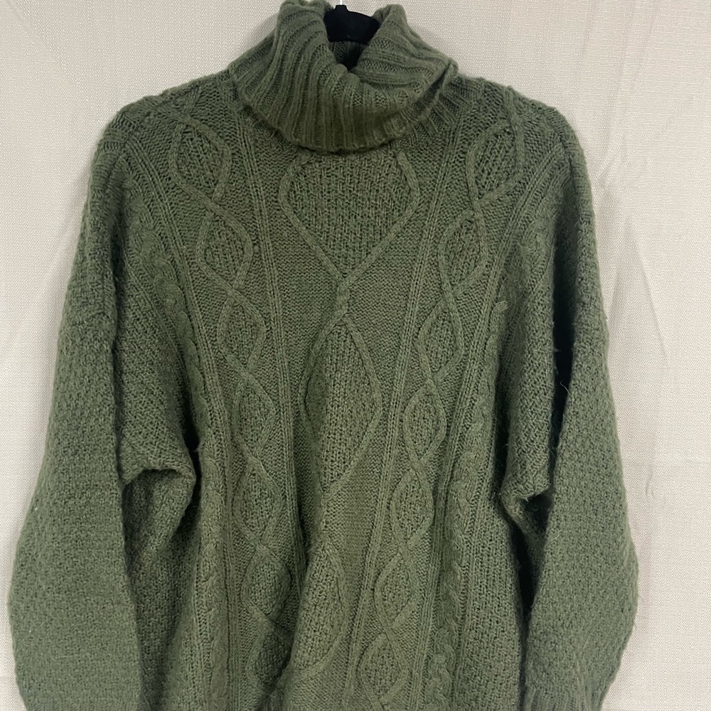 Aerie turtleneck oversized forest green sweater size small